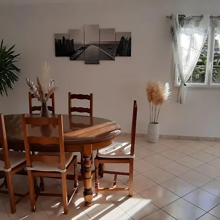 Au P'tit Tourois De Plain-pied Confort Avec Véranda Proche D'omaha Et De Bayeux Accueillant Les Animaux *