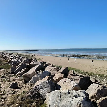 Au P'tit Tourois De Plain-pied Confort Avec Véranda Proche D'omaha Et De Bayeux Accueillant Les Animaux Сasa de vacaciones Tour-en-Bessin
